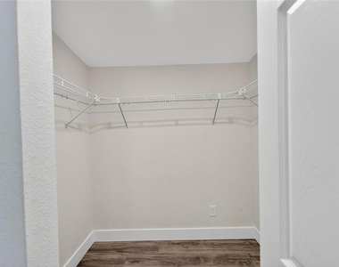 2525 W Beach Street - Photo Thumbnail 21