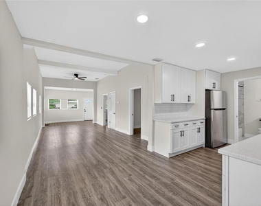2525 W Beach Street - Photo Thumbnail 17