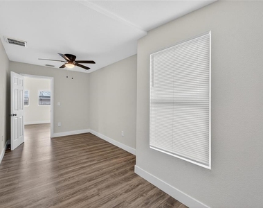 2525 W Beach Street - Photo Thumbnail 23