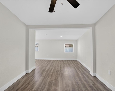 2525 W Beach Street - Photo Thumbnail 29