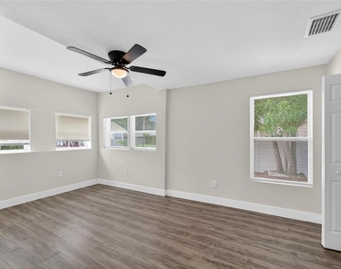 2525 W Beach Street - Photo Thumbnail 27