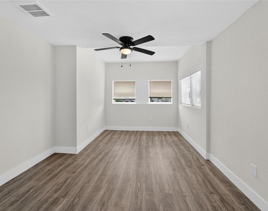 2525 W Beach Street - Photo Thumbnail 26