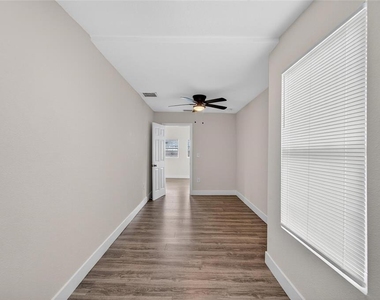 2525 W Beach Street - Photo Thumbnail 22