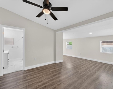 2525 W Beach Street - Photo Thumbnail 28