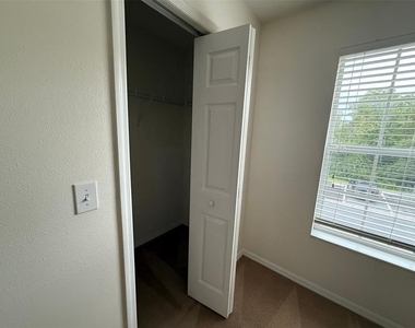 8511 Trail Wind Drive - Photo Thumbnail 16