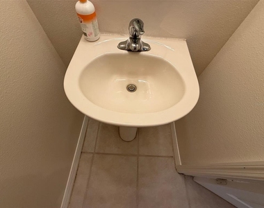 8511 Trail Wind Drive - Photo Thumbnail 11