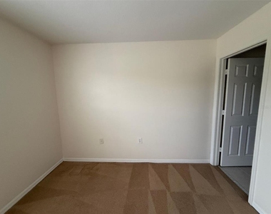 8511 Trail Wind Drive - Photo Thumbnail 17