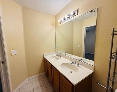 8533 Trail Wind Drive - Photo Thumbnail 15