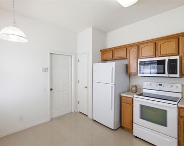 4132 Bismarck Palm Drive - Photo Thumbnail 6
