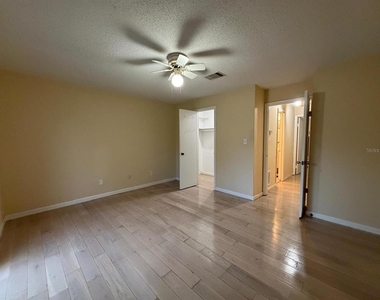 7501 Gallineta Court - Photo Thumbnail 12