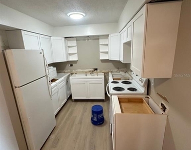 2407 Idlewild Street - Photo Thumbnail 2