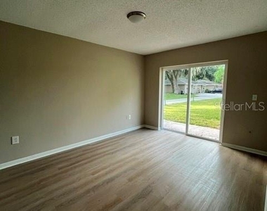 2407 Idlewild Street - Photo Thumbnail 9