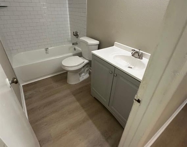 2407 Idlewild Street - Photo Thumbnail 4