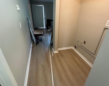 2407 Idlewild Street - Photo Thumbnail 3