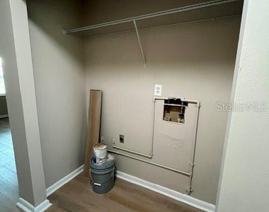 2407 Idlewild Street - Photo Thumbnail 7