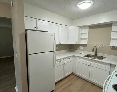 2407 Idlewild Street - Photo Thumbnail 2