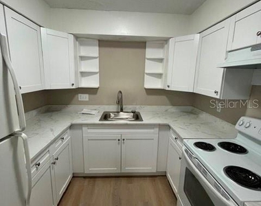2407 Idlewild Street - Photo Thumbnail 3