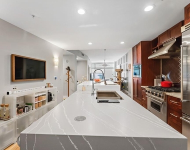 1120 E Kennedy Boulevard - Photo Thumbnail 8