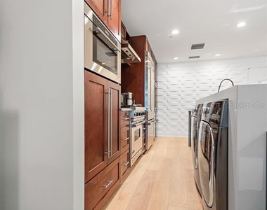1120 E Kennedy Boulevard - Photo Thumbnail 10