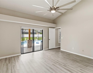 2110 Laindale # Place - Photo Thumbnail 13