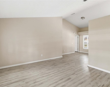 2110 Laindale # Place - Photo Thumbnail 8