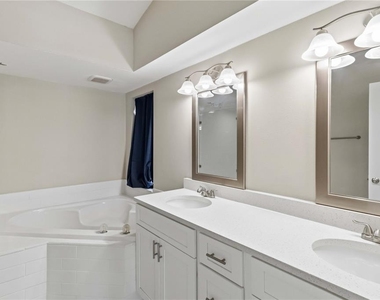 2110 Laindale # Place - Photo Thumbnail 14