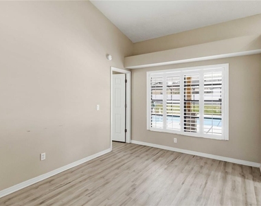 2110 Laindale # Place - Photo Thumbnail 9
