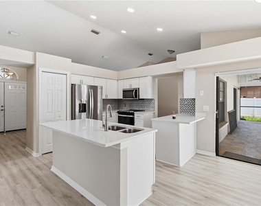 2110 Laindale # Place - Photo Thumbnail 21