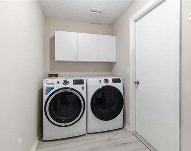 2110 Laindale # Place - Photo Thumbnail 35