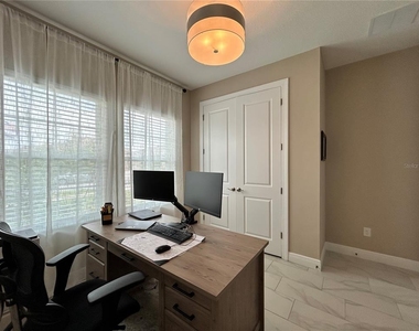 6085 Hidden Branch Drive - Photo Thumbnail 7