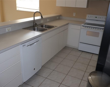 3311 W Marcum Street - Photo Thumbnail 3