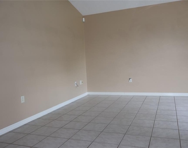 3311 W Marcum Street - Photo Thumbnail 9