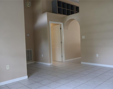 3311 W Marcum Street - Photo Thumbnail 4