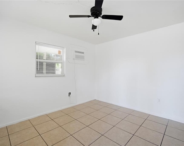 5801 11th Street Court E - Photo Thumbnail 4