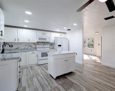 15217 Bailey Hill Road - Photo Thumbnail 5