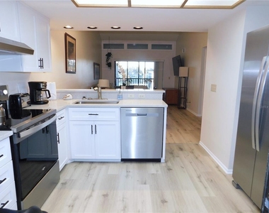 218 Woodlake Wynde - Photo Thumbnail 10