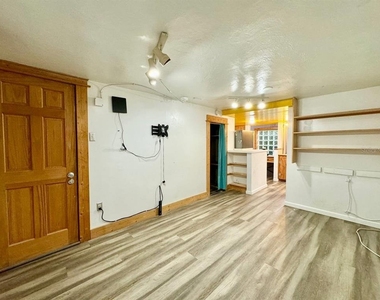 6601 N Navin Avenue - Photo Thumbnail 3