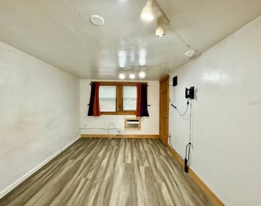 6601 N Navin Avenue - Photo Thumbnail 2