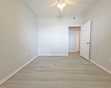 9018 Lake Chase Island Way - Photo Thumbnail 21