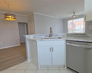9018 Lake Chase Island Way - Photo Thumbnail 7
