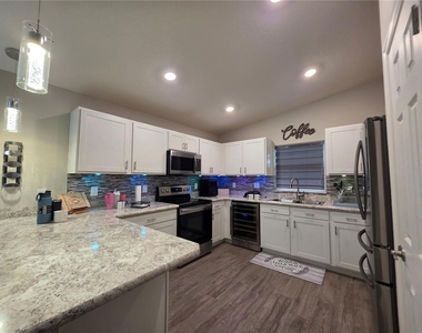 424 Capri Way - Photo Thumbnail 24