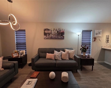424 Capri Way - Photo Thumbnail 6