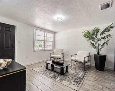 5817 E 30th Avenue - Photo Thumbnail 4