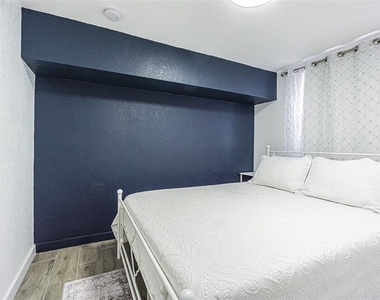 5817 E 30th Avenue - Photo Thumbnail 13