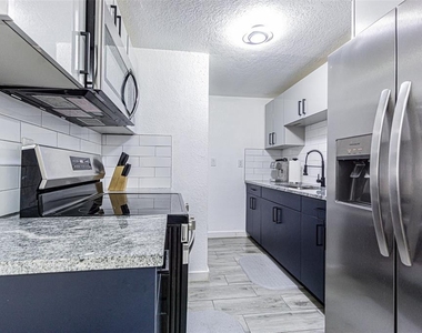5817 E 30th Avenue - Photo Thumbnail 7