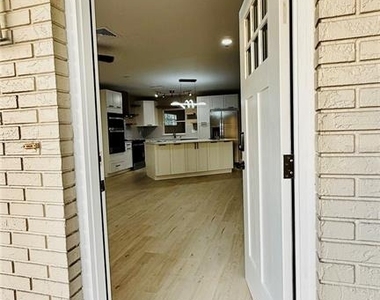 6409 Rosewood Drive - Photo Thumbnail 2