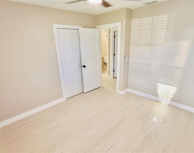 6409 Rosewood Drive - Photo Thumbnail 20