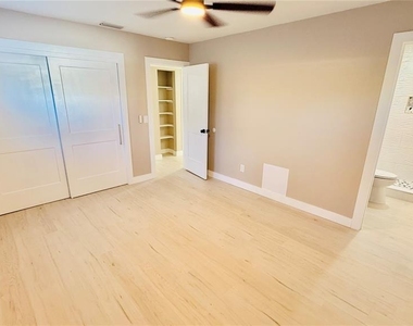 6409 Rosewood Drive - Photo Thumbnail 16