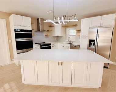 6409 Rosewood Drive - Photo Thumbnail 8