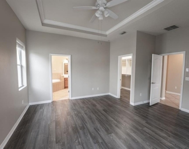 7627 Stoney Hill Drive - Photo Thumbnail 9